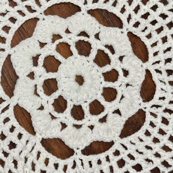 Handcrafted Crochet Christmas Doily 24" lrg festive centerpiece vtg Grannycore - Picture 9 of 12